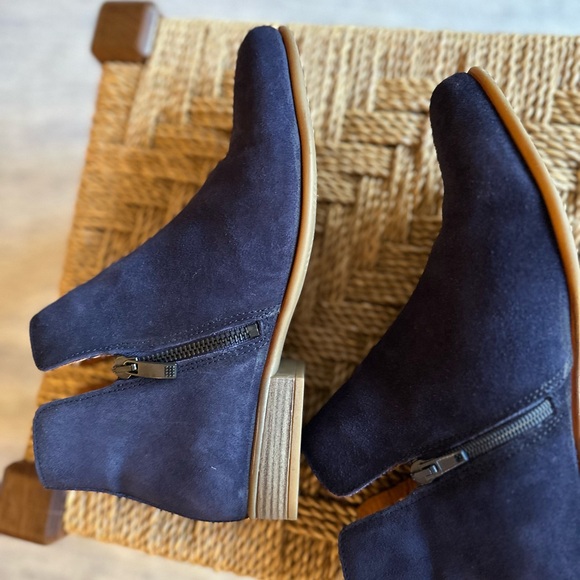 Eric Michael blue suede booties made in Portugal size 39 - Picture 6 of 7